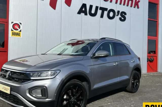 Volkswagen T-Roc (2024) thumbnail 1