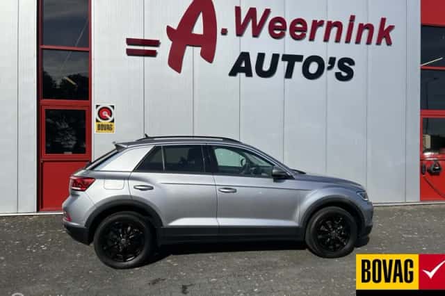 Volkswagen T-Roc (2024) thumbnail 3