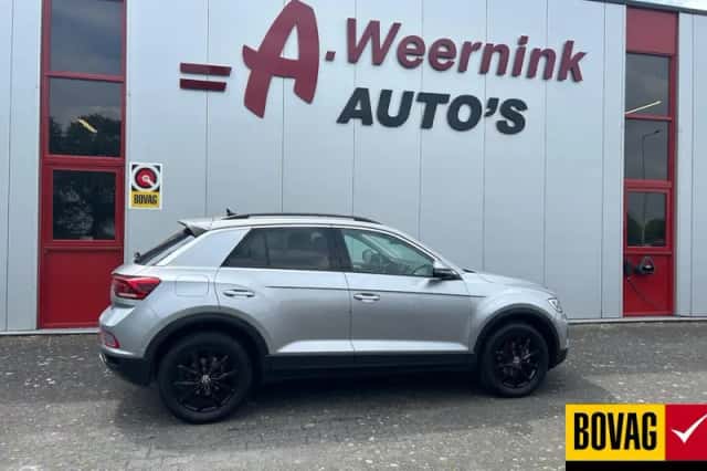 Volkswagen T-Roc (2024) thumbnail 6