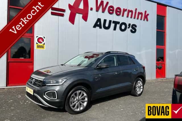 Volkswagen T-Roc (2024) thumbnail 2