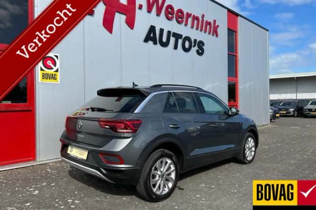 Volkswagen T-Roc (2024) thumbnail 3