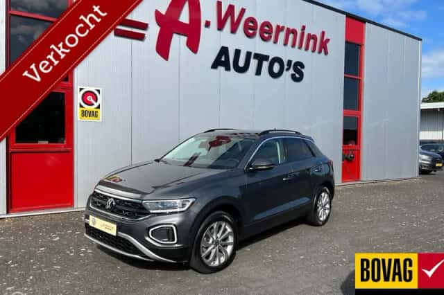 Volkswagen T-Roc (2024) thumbnail 4