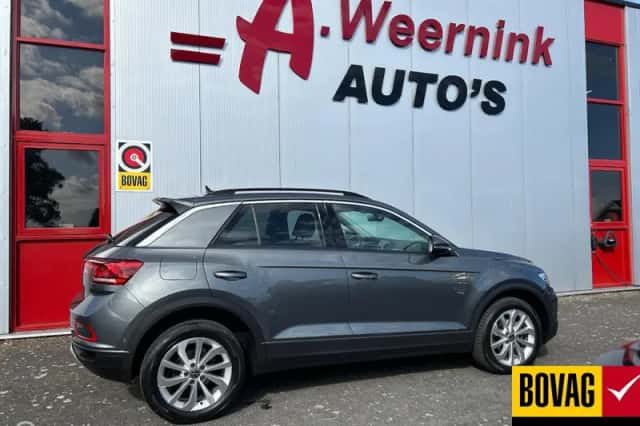 Volkswagen T-Roc (2024) thumbnail 5