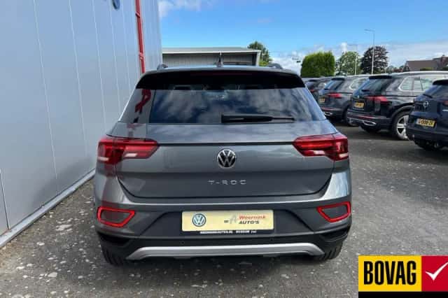 Volkswagen T-Roc (2024) thumbnail 6