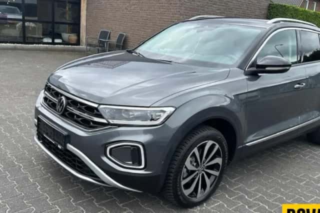 Volkswagen T-Roc (2024) thumbnail 1