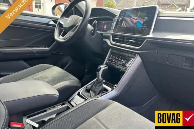 Volkswagen T-Roc (2024) thumbnail 4