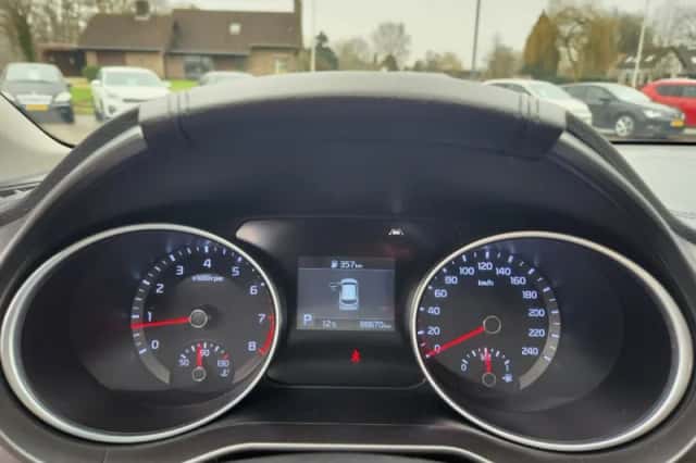 Kia Ceed (2021) thumbnail 4