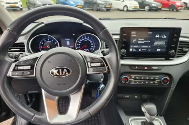 Kia Ceed (2021) thumbnail 5
