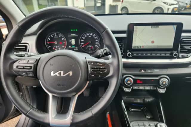 Kia Stonic (2024) thumbnail 5
