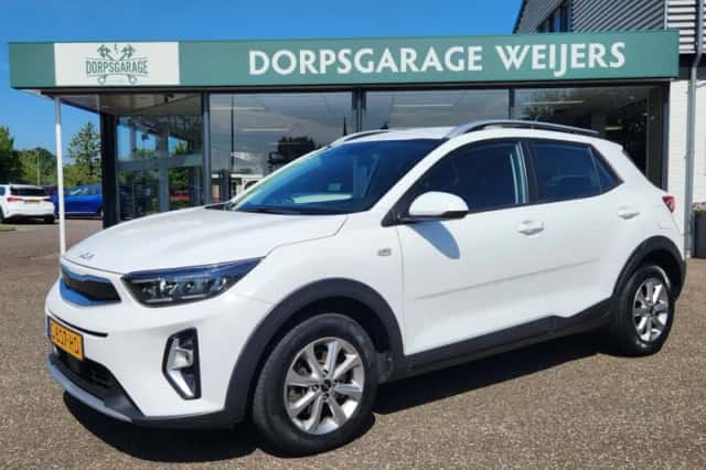 Kia Stonic (2023) thumbnail 2