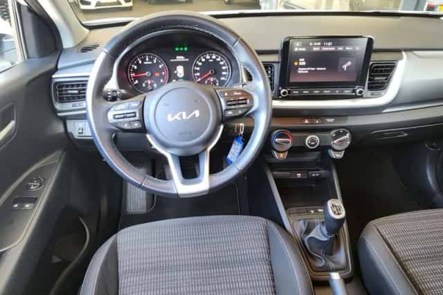 Kia Stonic (2023) thumbnail 5