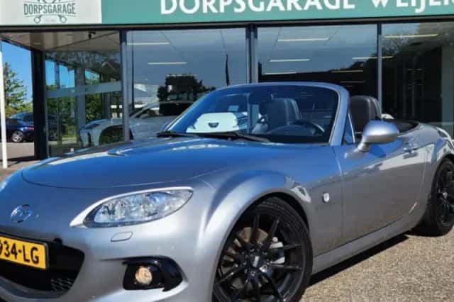 Mazda MX-5 (2015) thumbnail 1