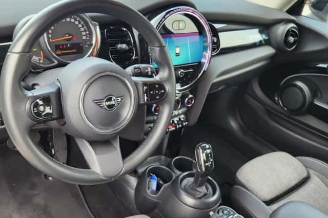 MINI Cooper (2024) thumbnail 5