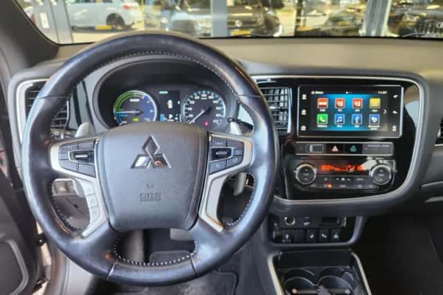Mitsubishi Outlander (2019) thumbnail 5