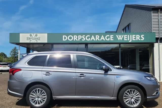 Mitsubishi Outlander (2019) thumbnail 6