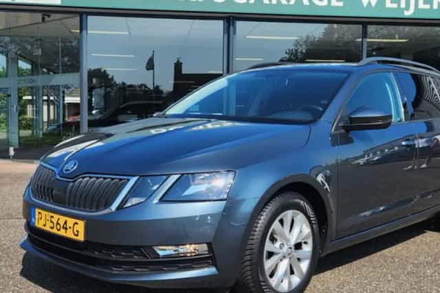 Škoda Octavia (2017) thumbnail 1