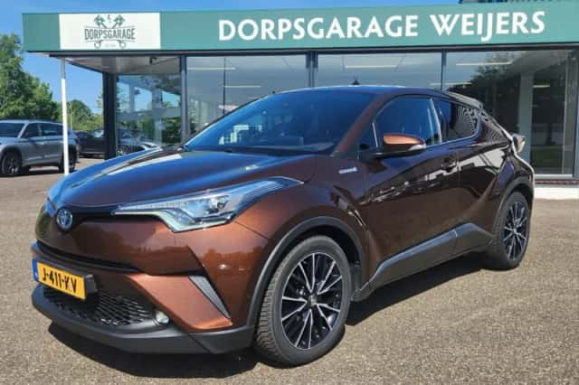 Toyota C-HR (2018) thumbnail 2