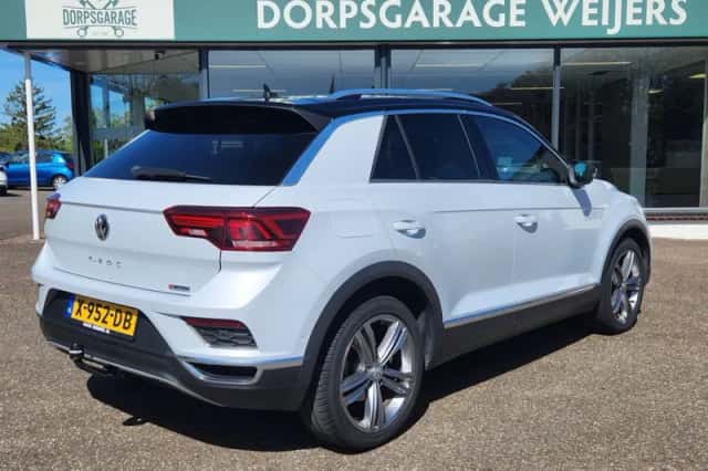 Volkswagen T-Roc (2018) thumbnail 3