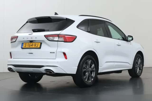Ford Kuga (2023) thumbnail 2