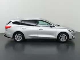 Ford Focus (2021) thumbnail 6