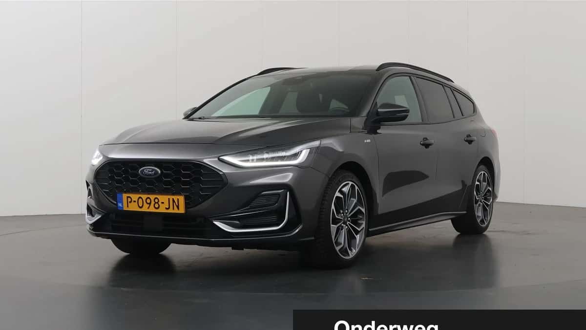 Ford Focus (2022) — foto 1
