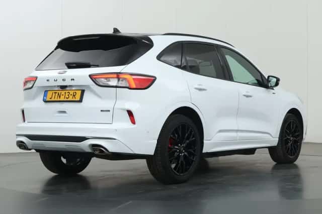 Ford Kuga (2023) thumbnail 2