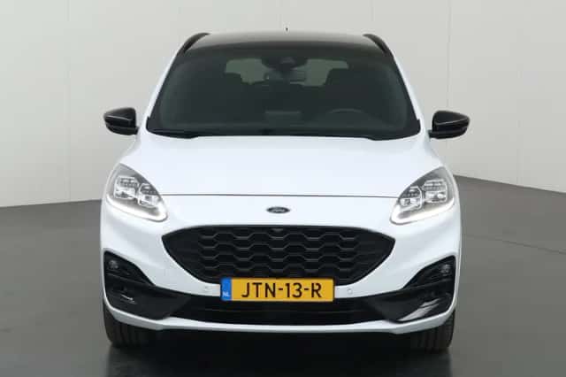 Ford Kuga (2023) thumbnail 3