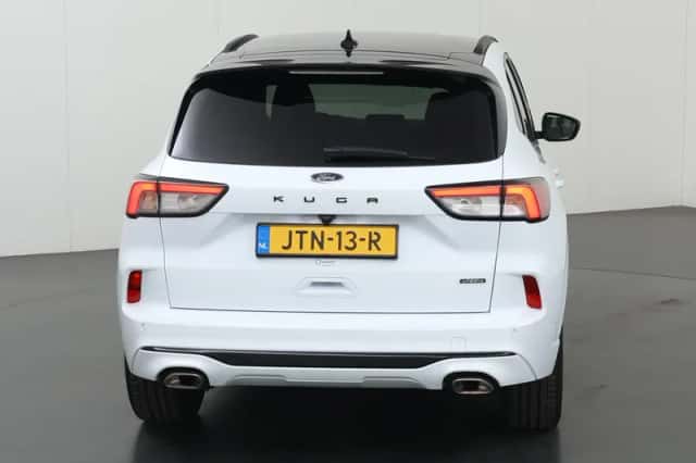 Ford Kuga (2023) thumbnail 4