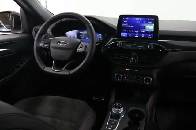 Ford Kuga (2023) thumbnail 9