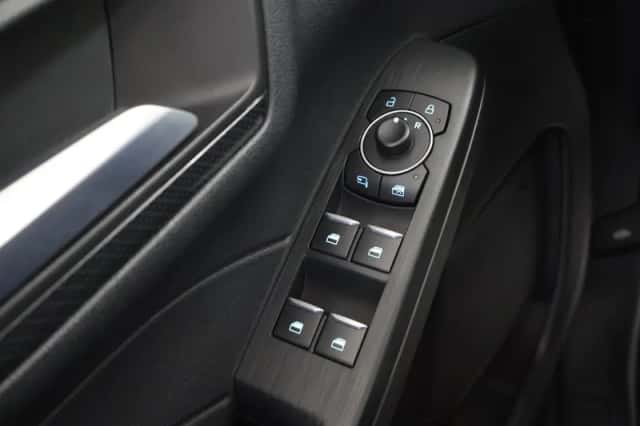 Ford Kuga (2023) thumbnail 37
