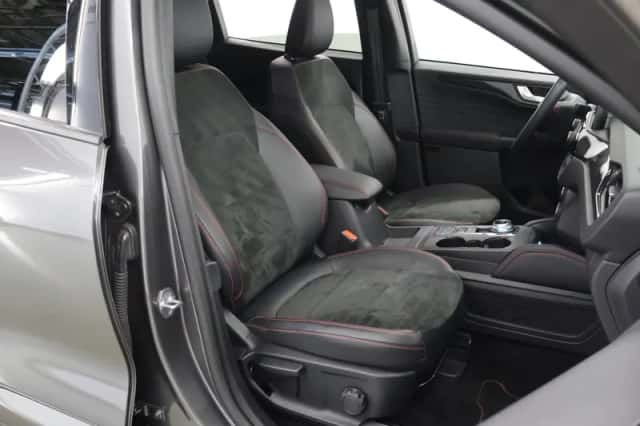 Ford Kuga (2023) thumbnail 10