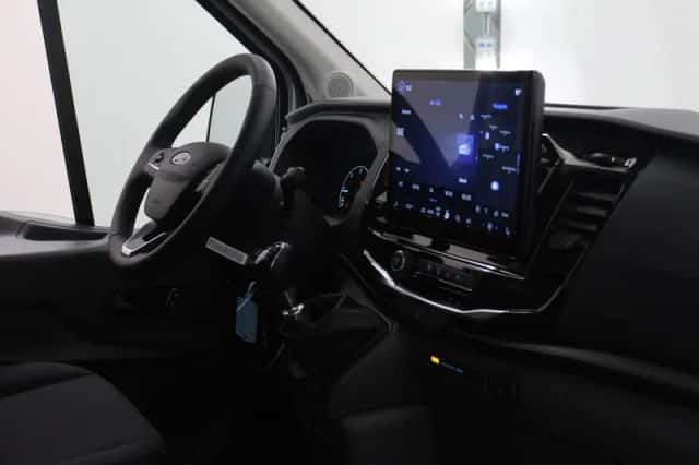 Ford Transit (2024) thumbnail 9