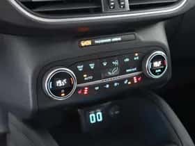 Ford Kuga (2022) thumbnail 24