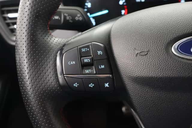 Ford Focus (2022) thumbnail 32