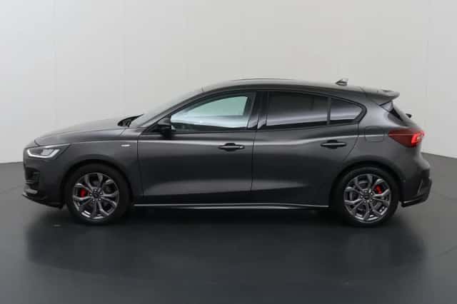 Ford Focus (2022) thumbnail 5