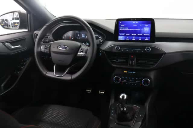 Ford Focus (2022) thumbnail 9