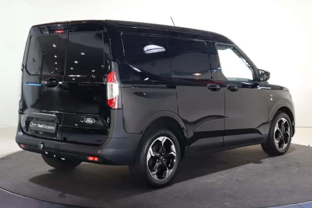 Ford E-Transit Courier (2026) thumbnail 2