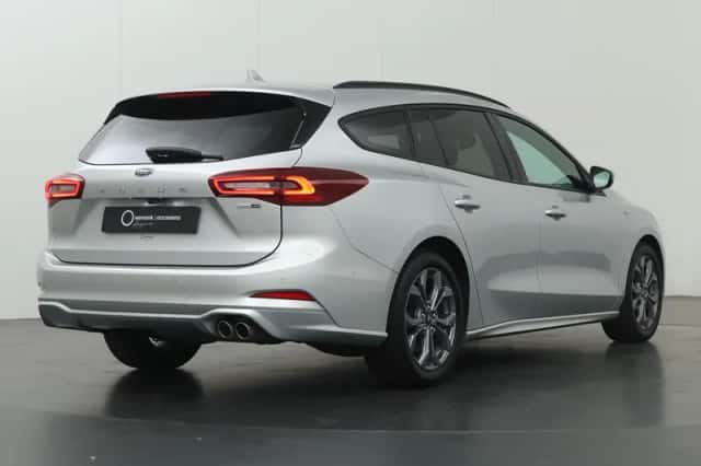 Ford Focus (2023) thumbnail 2