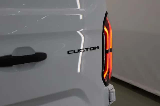 Ford E-Transit Custom (2025) thumbnail 35