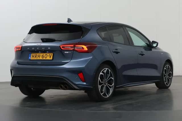 Ford Focus (2023) thumbnail 2