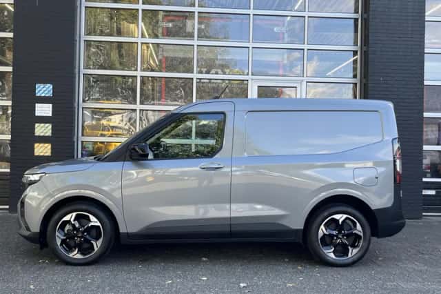 Ford E-Transit Courier (2026) thumbnail 2