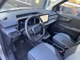 Ford E-Transit Courier (2025) thumbnail 19