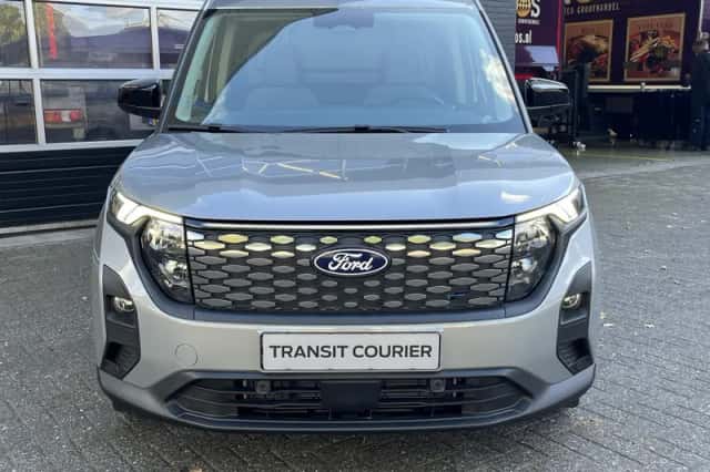 Ford E-Transit Courier (2026) thumbnail 4