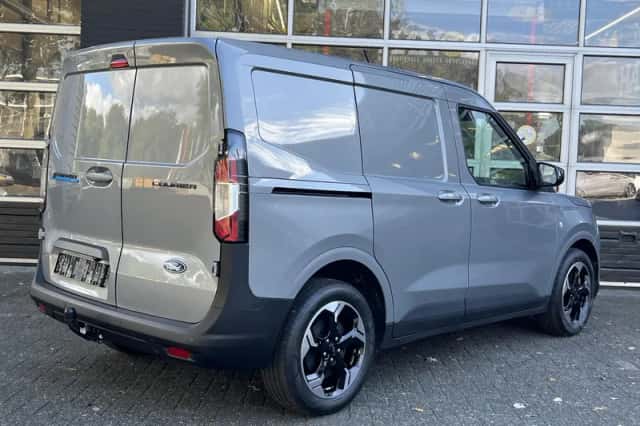 Ford E-Transit Courier (2026) thumbnail 10