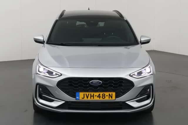 Ford Focus (2023) thumbnail 3
