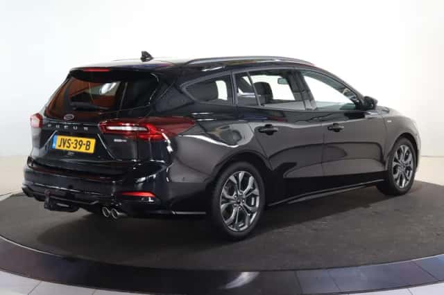 Ford Focus (2023) thumbnail 2