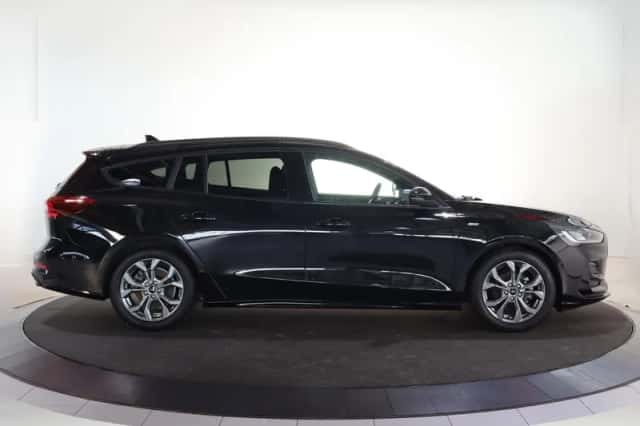 Ford Focus (2023) thumbnail 6