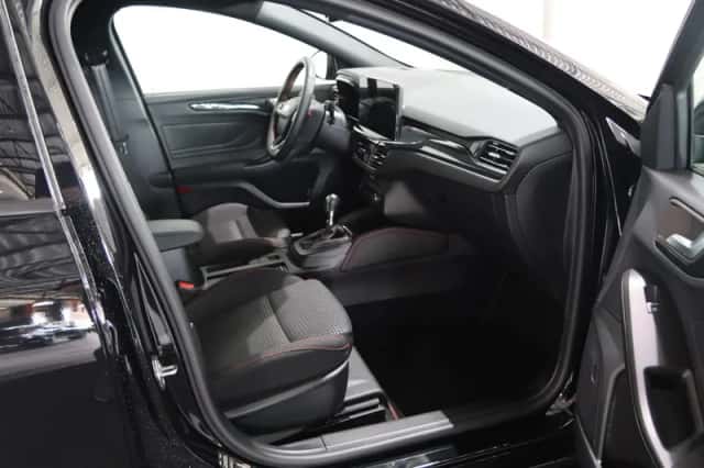 Ford Focus (2023) thumbnail 7