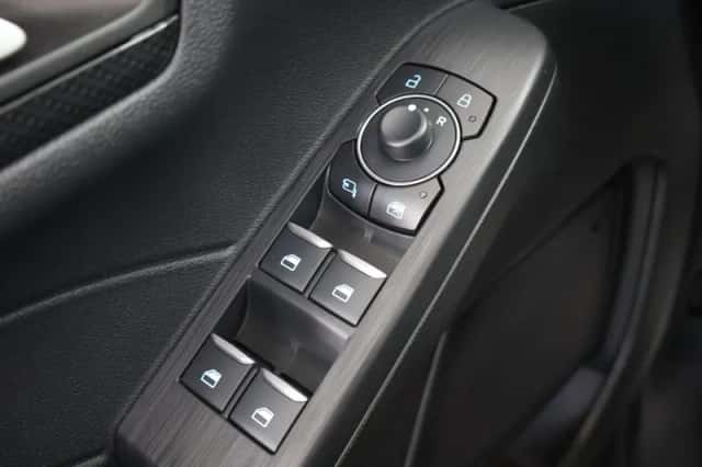 Ford Kuga (2023) thumbnail 38