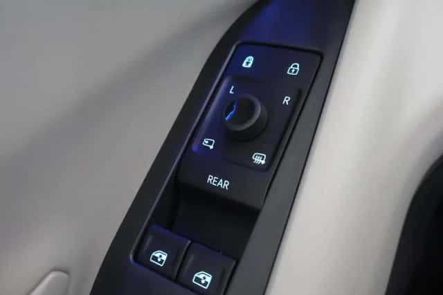 Ford Explorer (2025) thumbnail 34